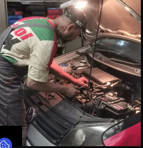 Autopros technician diagnosing a vehicle